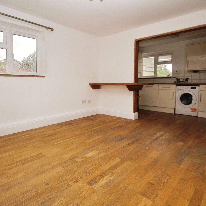 Avenue Road, London, SE25 4EA - Photo 1