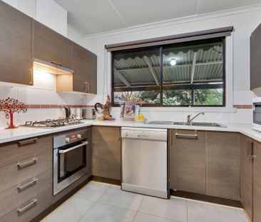 Four Bed Family Living - Photo 5