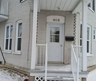 3 chambres, 1 salle de bain et 1 double salon, grande cuisine, entr... - Photo 2