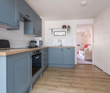 2 bedroom semi-detached house to rent - Photo 6