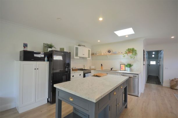 FULLY FURNISHED - CONTACT AGENT FOR AVAILABILITY!! - Photo 1