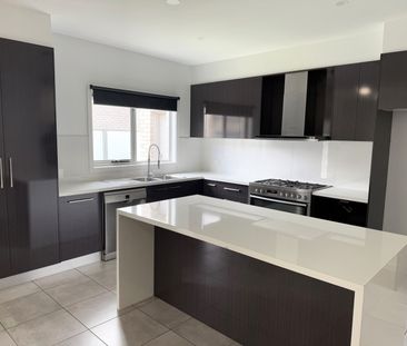 Three Bedroom House - Photo 3