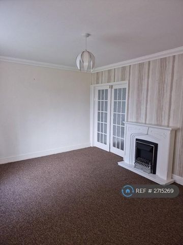 3 bedroom semi-detached house to rent - Photo 2