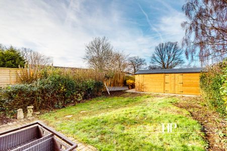 Martyrs Avenue, Langley Green, RH11 - Photo 5