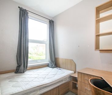 6 bedroom terraced house to rent - Photo 5