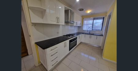 Neat 2 bedroom flat - Photo 3