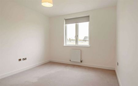 A well-maintained 4/5 bedroom home located within the Ironworks development in a highly desirable central setting - Photo 5