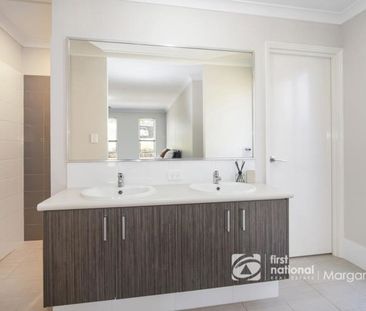 FAMILY LIVING - Photo 5