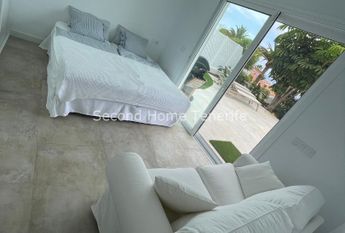 Completely renovated bungalow with stunning sea views