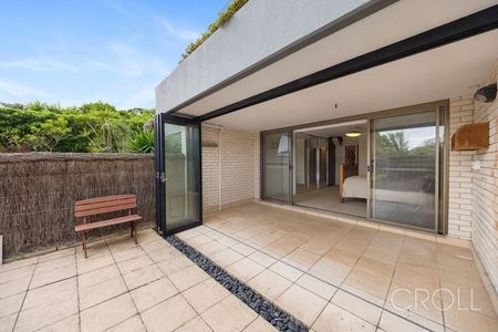 Generous Three Bedroom & Three Outdoor area Townhouse - Photo 2