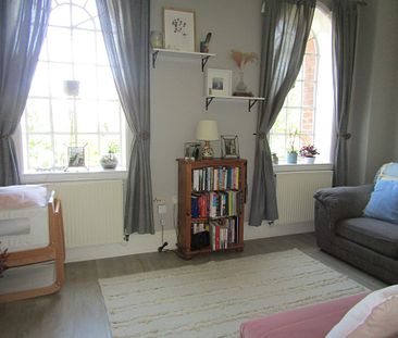 2 bed Terraced - To Let - Photo 5