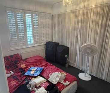 3 bedroom end of terrace house to rent - Photo 3