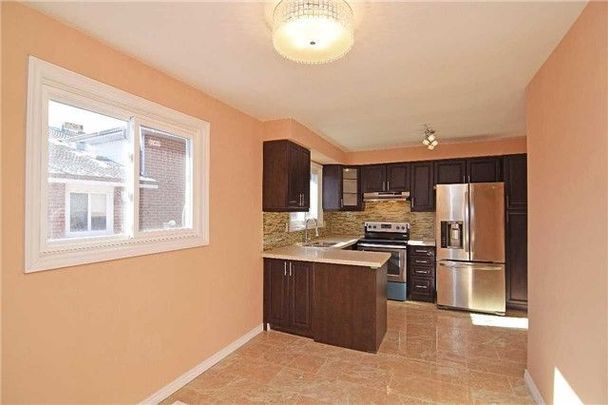 For Lease - 7288 Sigsbee Drive, Mississauga, Ontario - Photo 1