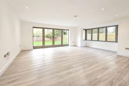 4 bedroom detached house to rent - Photo 2