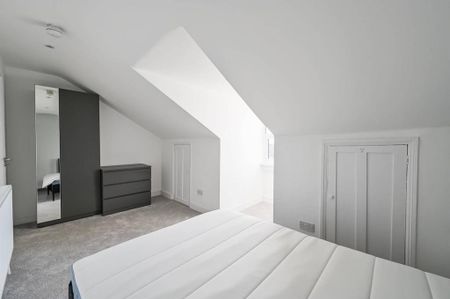 3 bedroom flat to rent - Photo 4