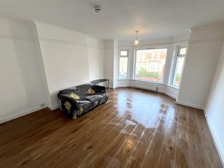 Flat 2 16 Hughenden Avenue, - Photo 3