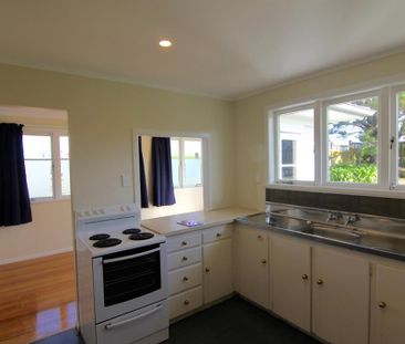 3 bedroom family home in West Harbour - Photo 6