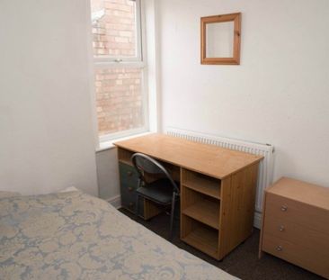 5 bed Semi-Detached House for Rent - Photo 6