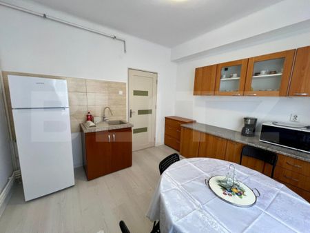 Garsoniera, zona centrala, centrala proprie si aer condition - Fotografie 3