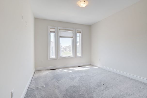 For Lease - 25 Lorne Thomas Place, New Tecumseth, Ontario - Photo 1
