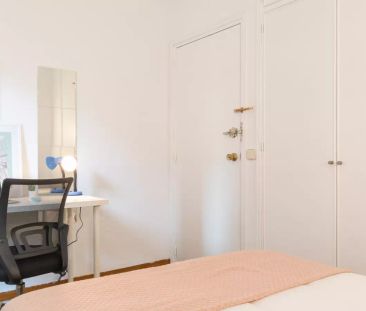 Rooms for rent in 6-bedroom apartment in Madrid - Photo 6