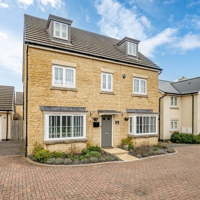 Duke Crescent, Corsham, Wiltshire, SN13 - Photo 1