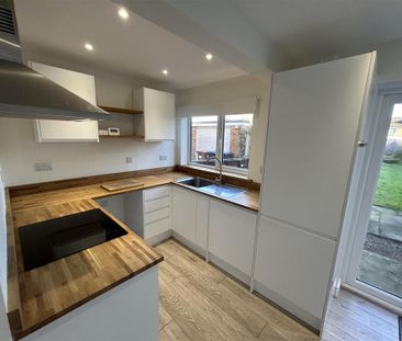 3 bedroom semi-detached house to rent - Photo 5