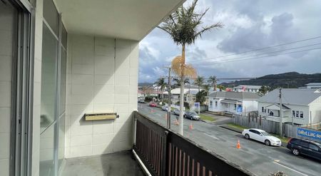 Spacious 2-Bedroom Unit with Open Plan Living - Photo 3