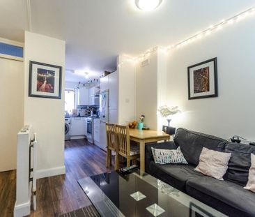 4 bedroom flat to rent - Photo 2