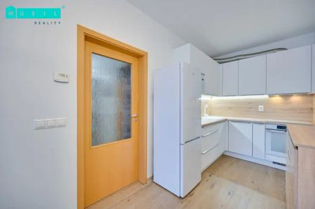 Pronájem krásného bytu s terasou, parkovacím stáním a sklepem na ul. Družební, v Olomouci - Фото 4