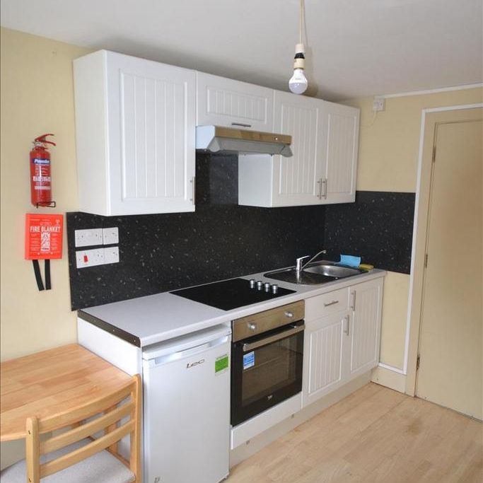 Studio to rent - Photo 2