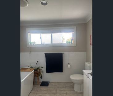 Impressive Townhouse - Photo 4