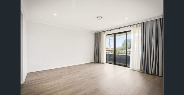 Spacious Brand New 5-Bedroom Property for Rent Near Girraween Public School - Photo 1