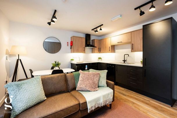 1 bedroom in a flat share to rent - Photo 1