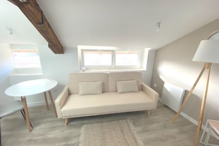 ROMANS-SUR-ISERE - QUARTIER GARE : STUDIO MEUBLE A LOUER - Photo 2