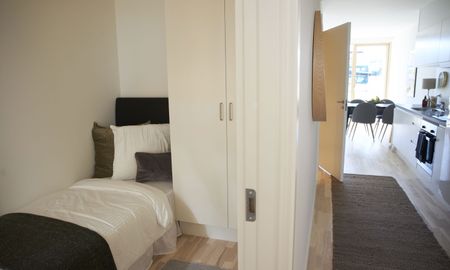 Optimal udnyttet 2 værelses bolig med stort badeværelse og altan. Optimal for dig, der er over 50 år - Photo 4