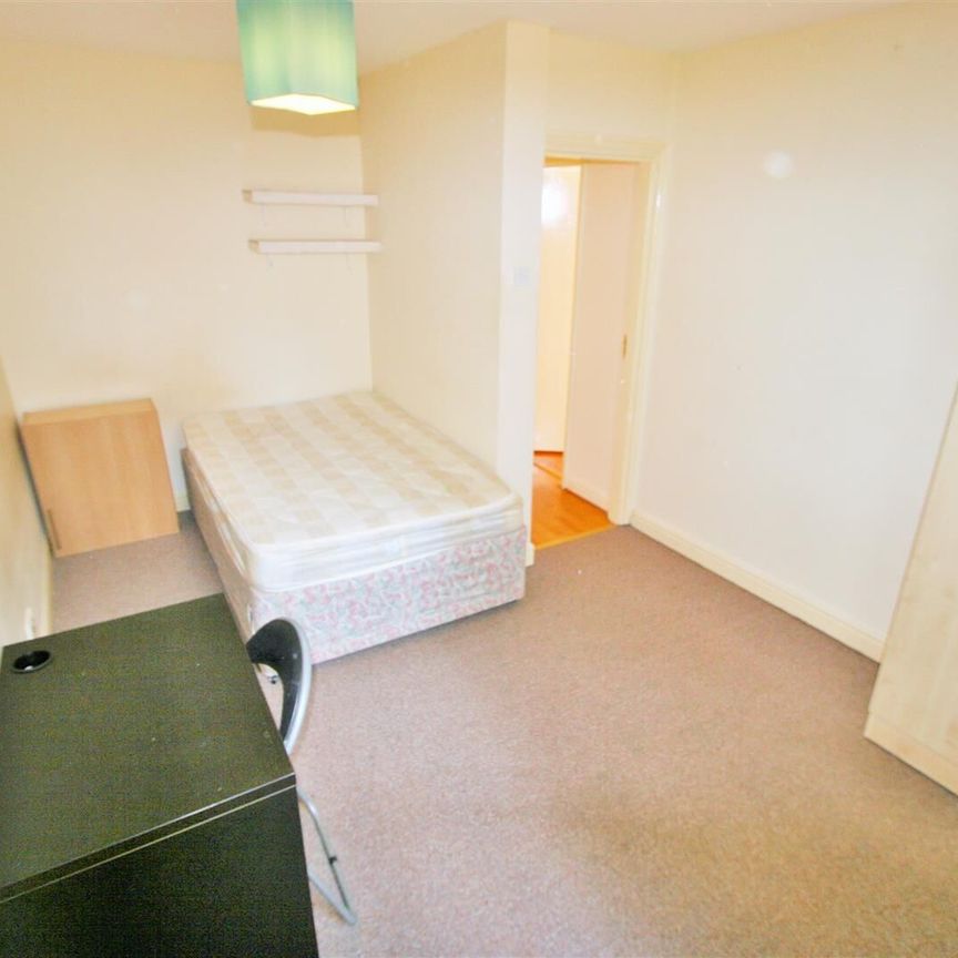 North Hill Road, Hyde Park, LS6 2EN, Leeds - Photo 1