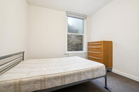 3 bedroom flat to rent - Photo 3