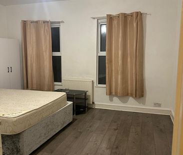 Room in a Shared House, Newman Road, E13 - Photo 5