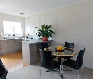 Central Papakura 2 bedroom unit. - Photo 4