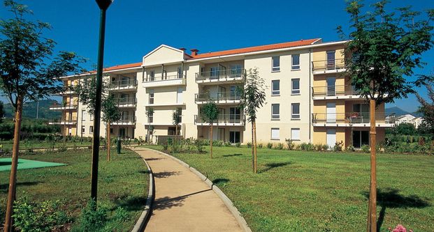 location Appartement T2 DE 42.66m² À BEAUMONT - Photo 1