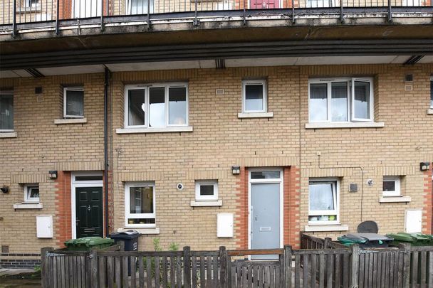 3 bedroom flat to rent - Photo 1