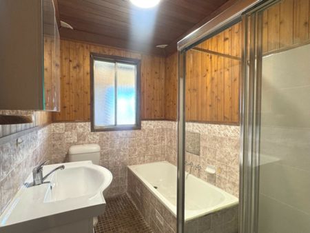 Neat & Tidy 3 Bedroom House! Close To Blacktown CBD - Photo 2