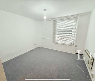 2 bedroom apartment to rent Clarence Court, Clarence Road, Cheltenh... - Photo 4