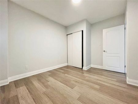 For Lease - 15 Scarcliff Gardens, Toronto, Ontario - Photo 2