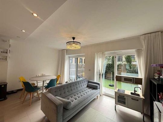 Noel Coward Avenue, Denham Green, UB9 - Photo 1