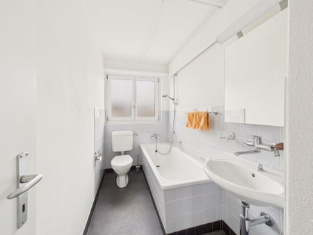 Charmante 3.5 Zimmer Wohnung mit sonnigen Wintergarten - Photo 2