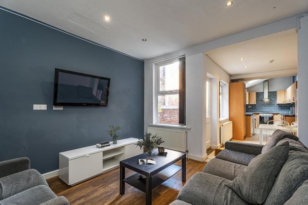 6 bedroom semi-detached house to rent - Photo 1