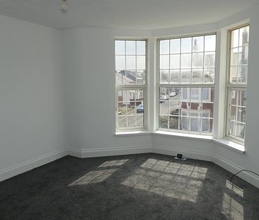 Bute Avenue Flat 2 - Photo 3