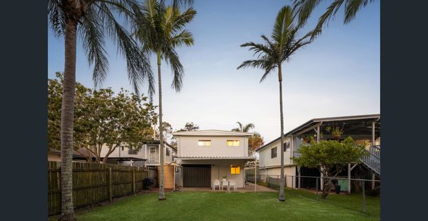 3 Bedroom house Redcliffe Contact Julie Sykes 0438 050 110 6 month lease offered - Photo 1